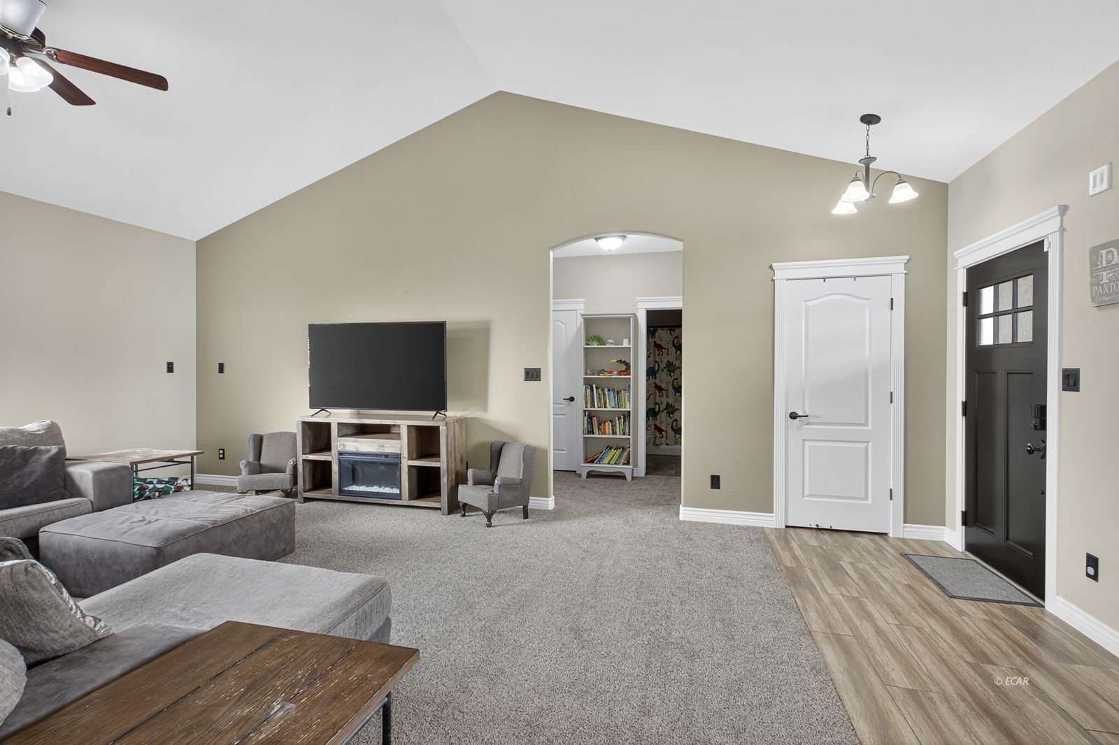 302 Springfield Parkway Property Photo 7