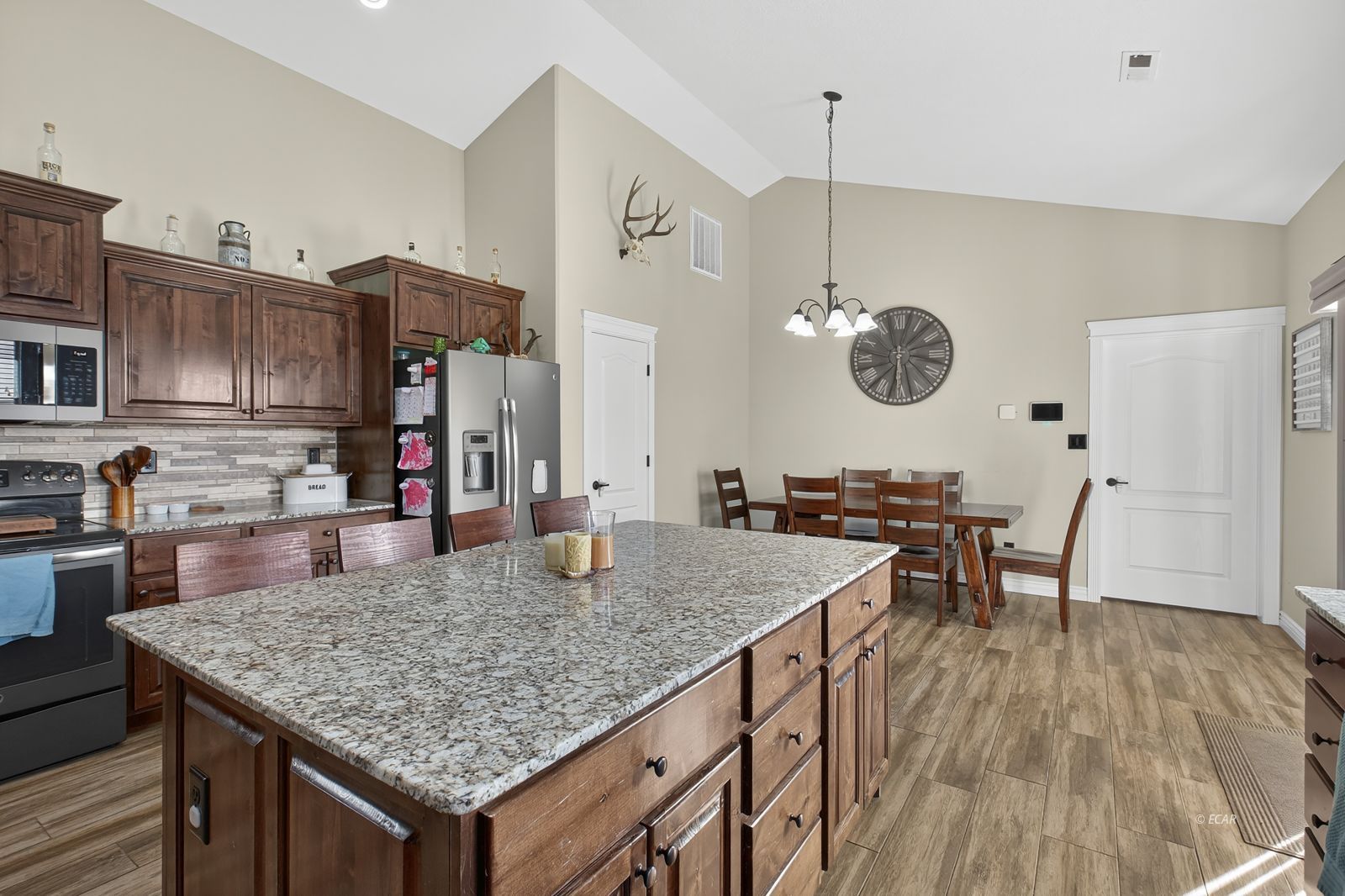 302 Springfield Parkway Property Photo 9