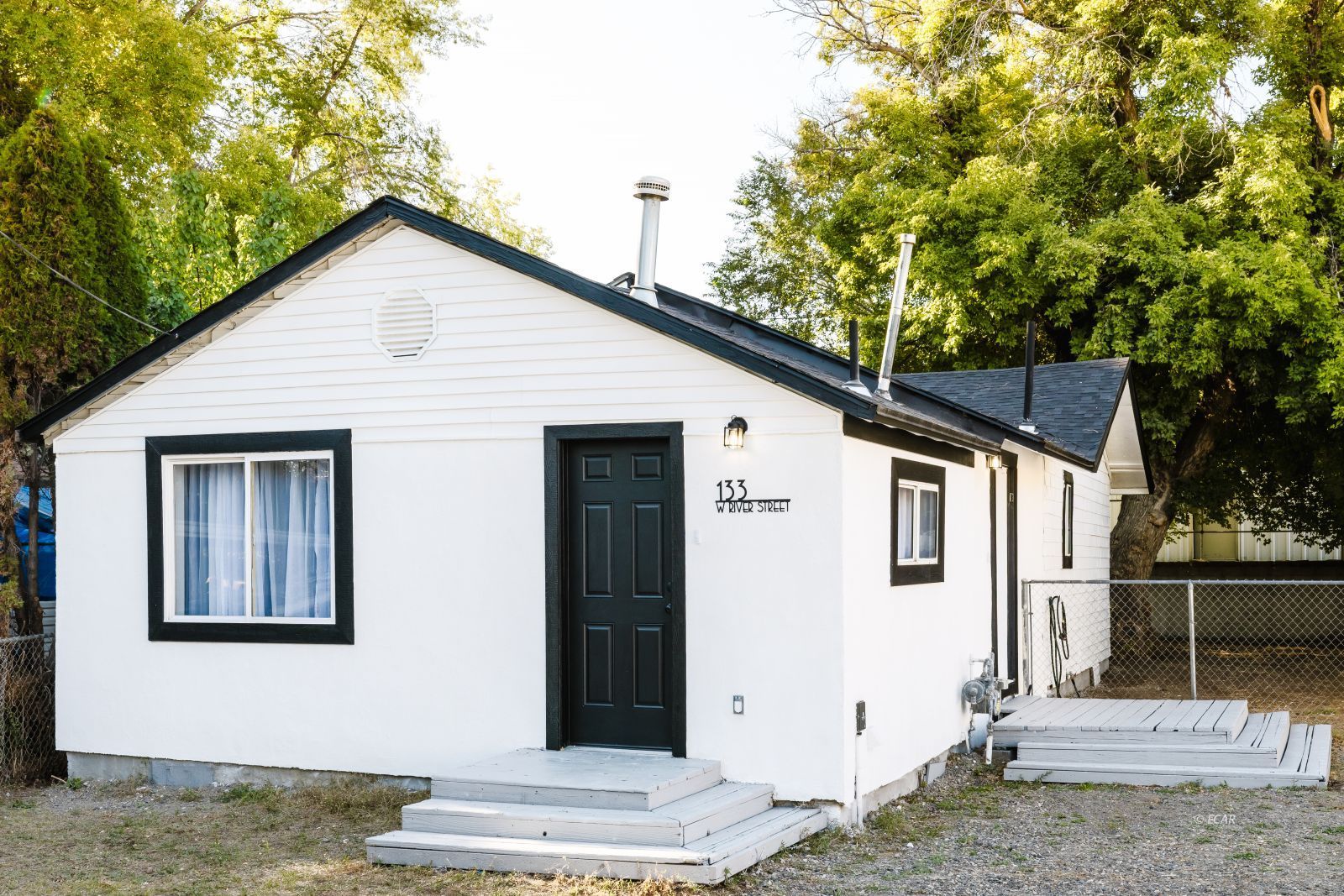 133 W River Street Property Photo 1