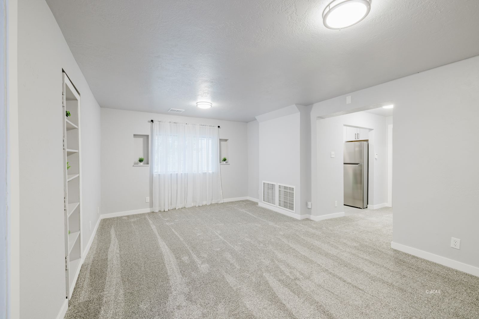 133 W River Street Property Photo 2