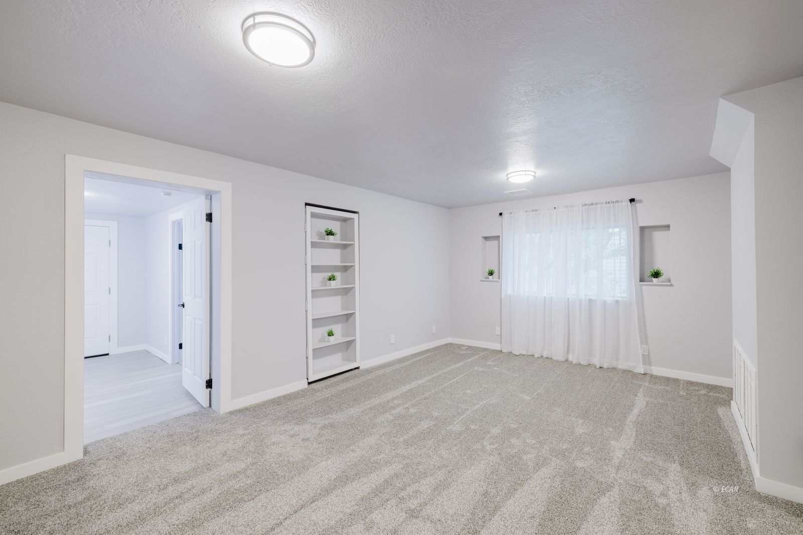 133 W River Street Property Photo 3