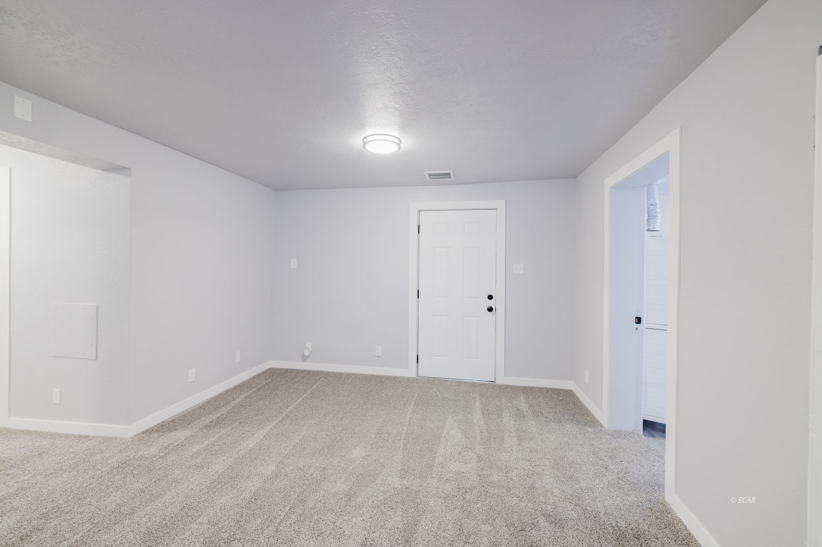 133 W River Street Property Photo 5