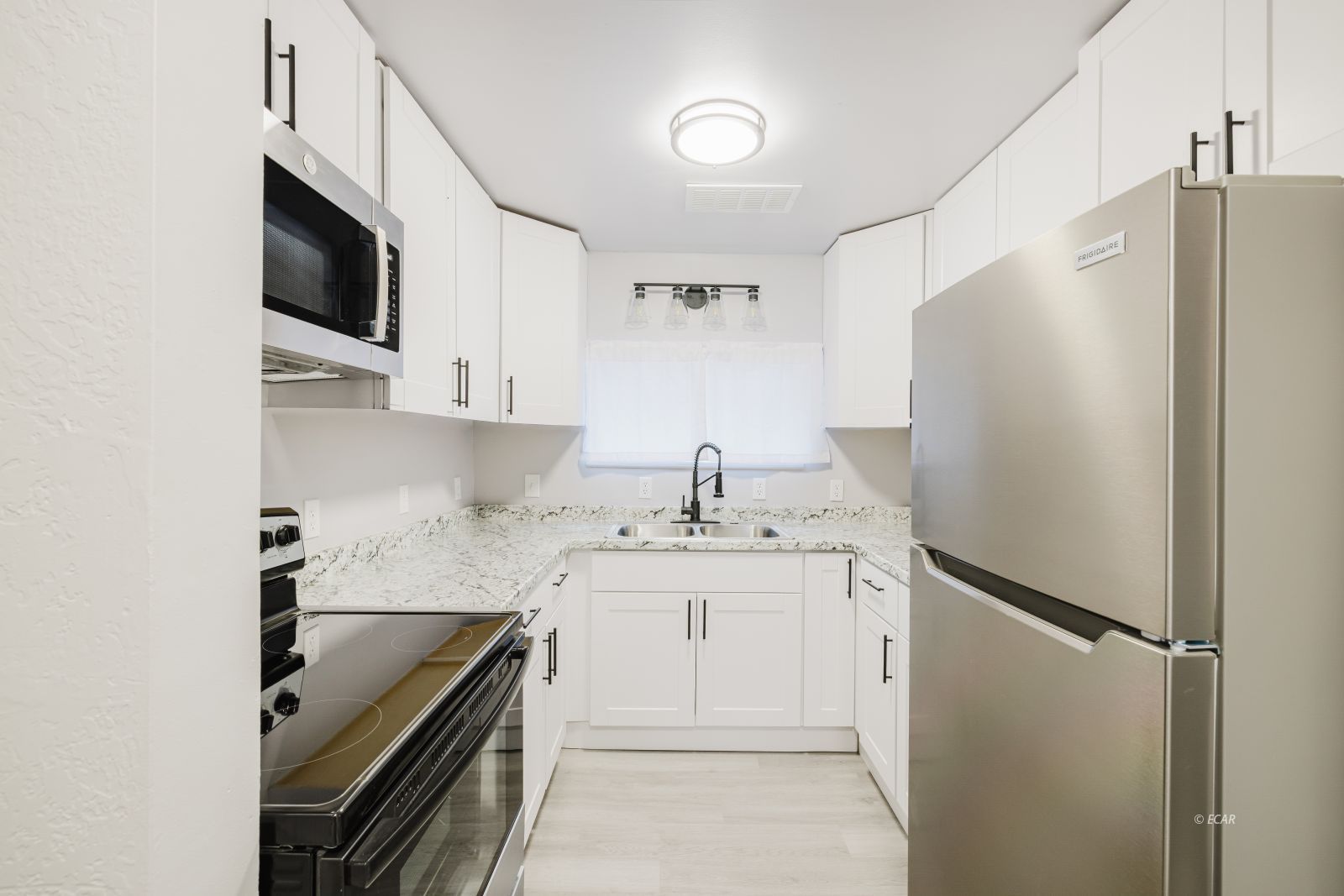 133 W River Street Property Photo 7