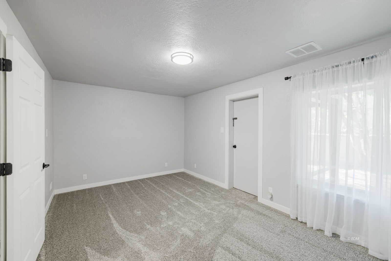 133 W River Street Property Photo 11