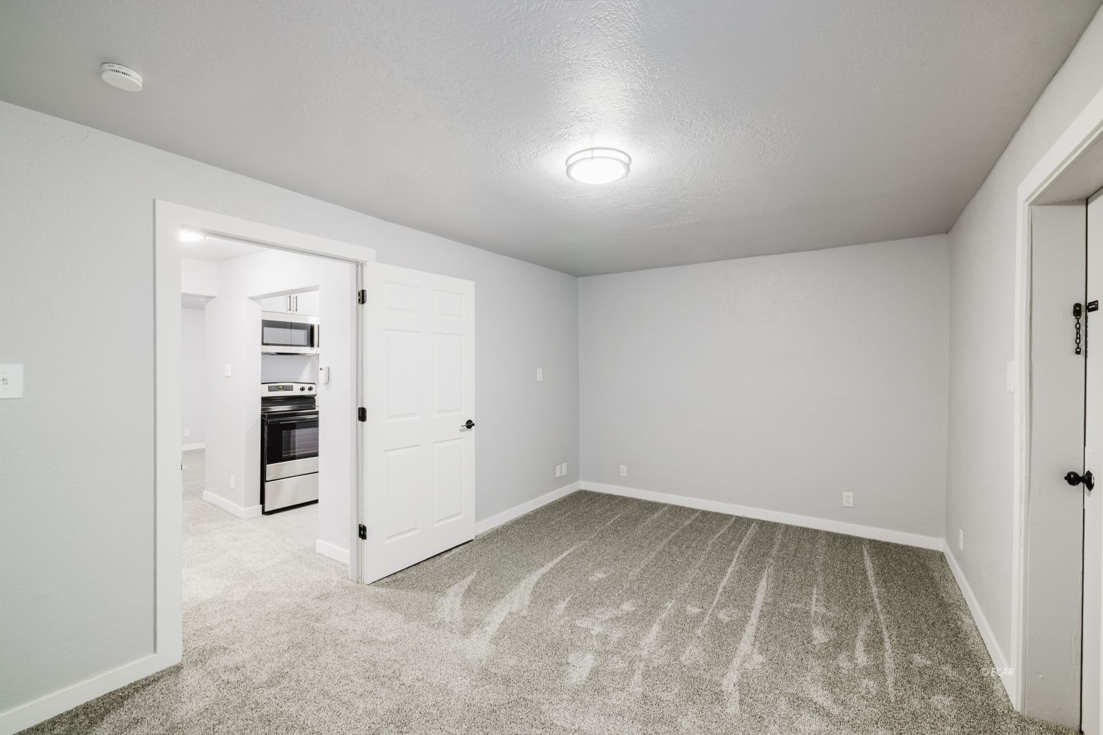 133 W River Street Property Photo 12