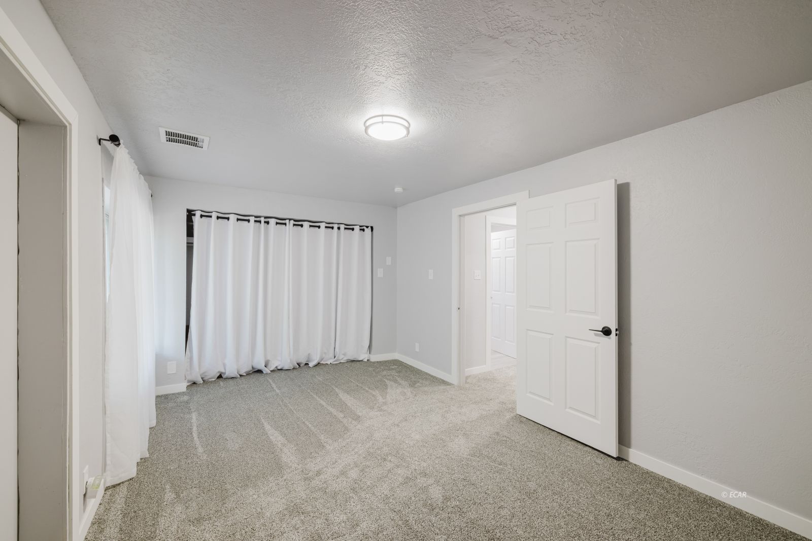 133 W River Street Property Photo 13