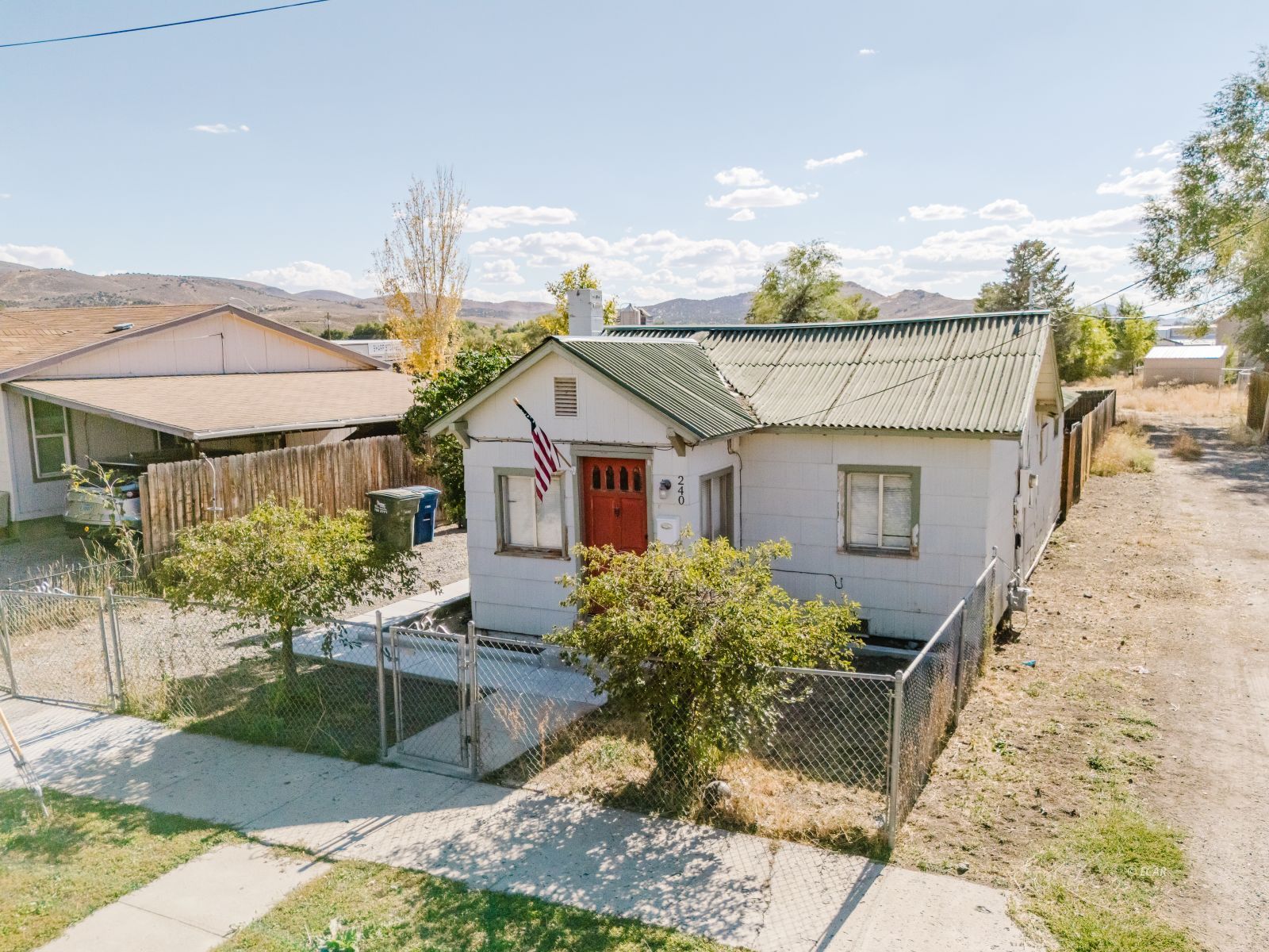 240 S 1st Street Property Photo 4