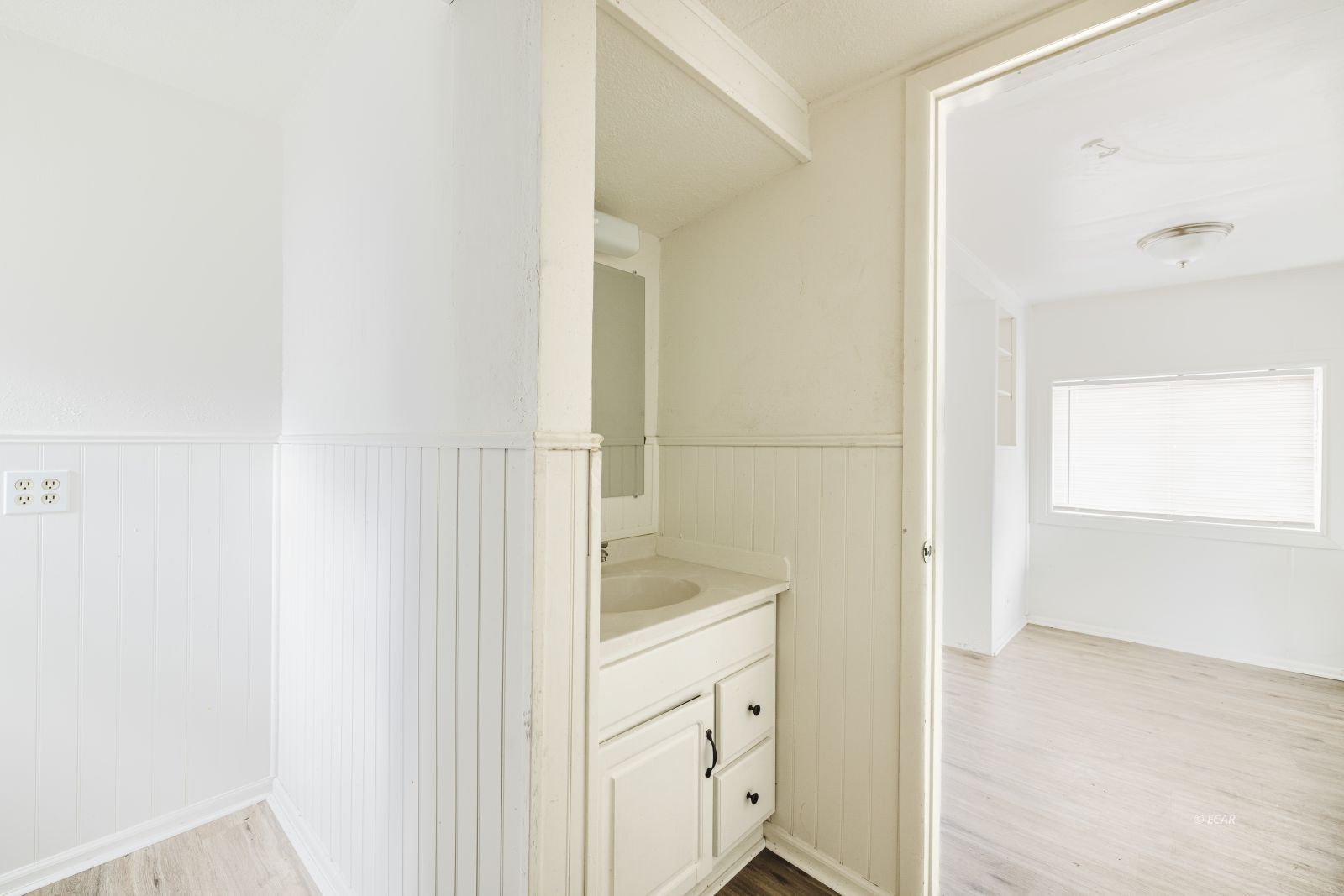 240 S 1st Street Property Photo 20