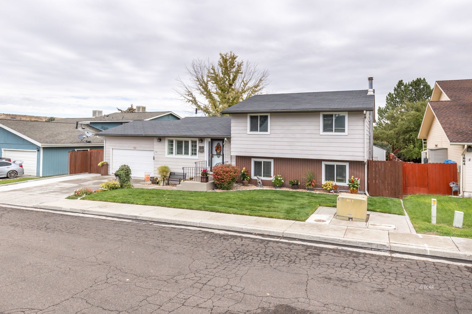 1874 Sawyer Way Property Photo 3