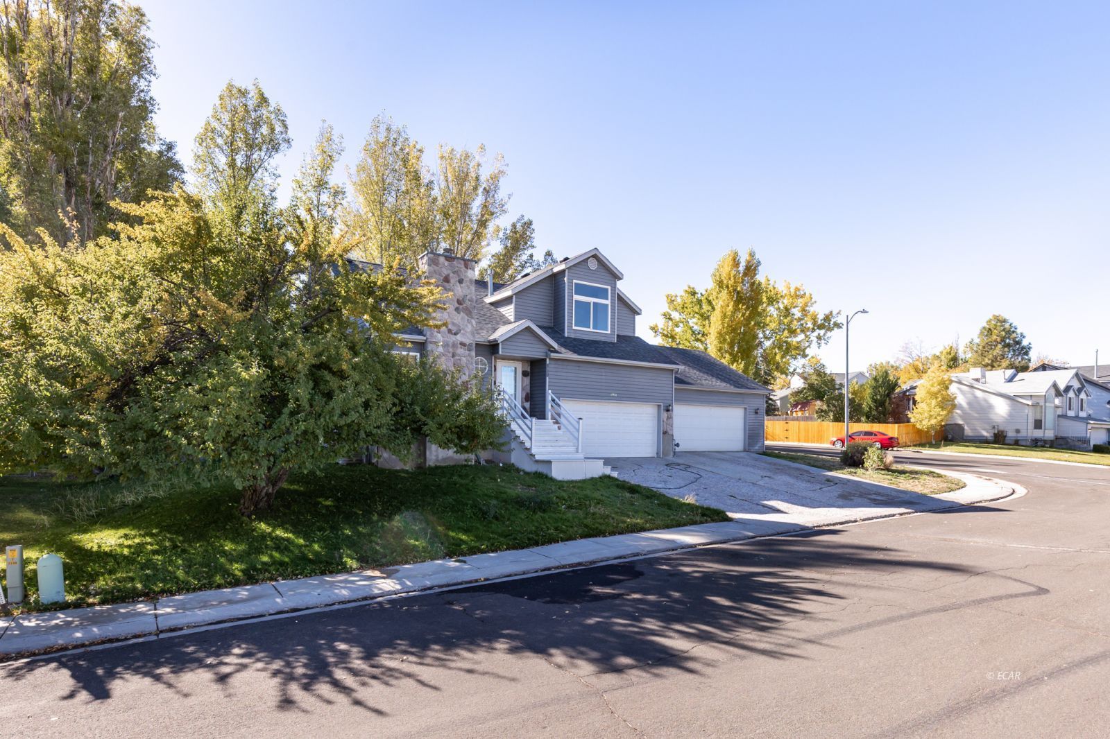 1951 Sierra Drive Property Photo 4