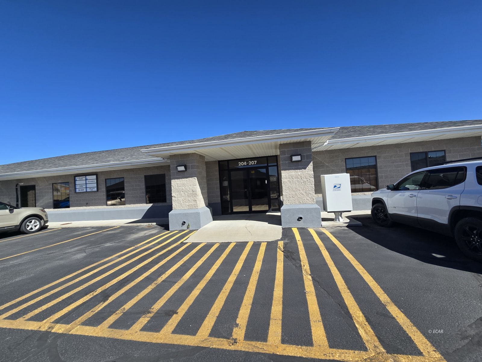 557 W Silver Street 206 Property Photo 1