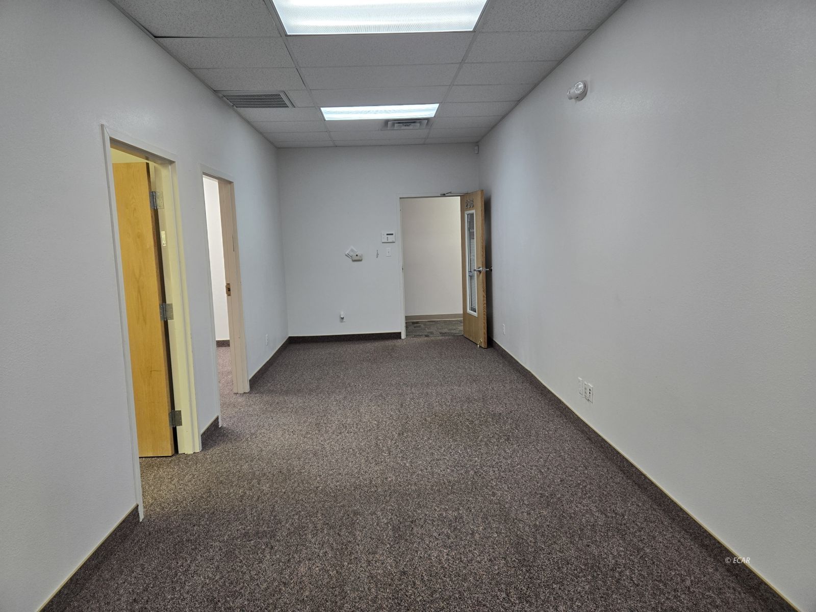 557 W Silver Street 206 Property Photo 3