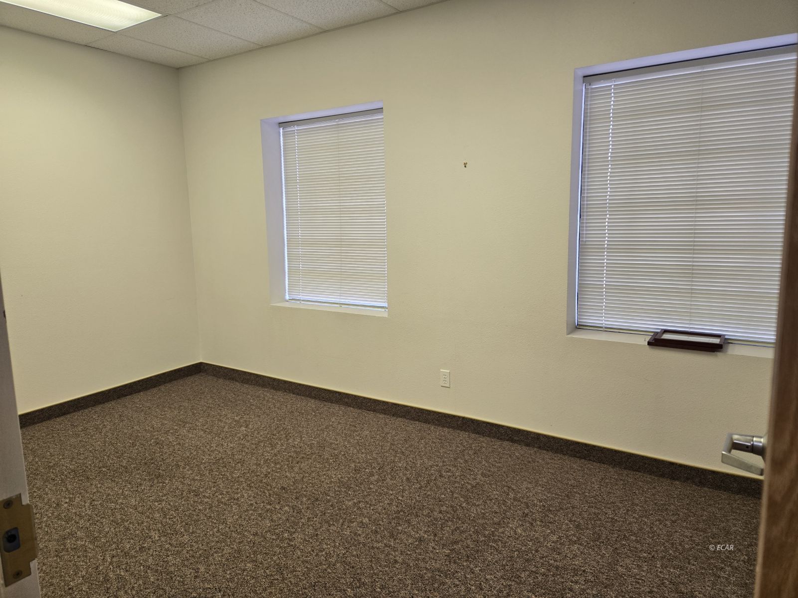 557 W Silver Street 206 Property Photo 4