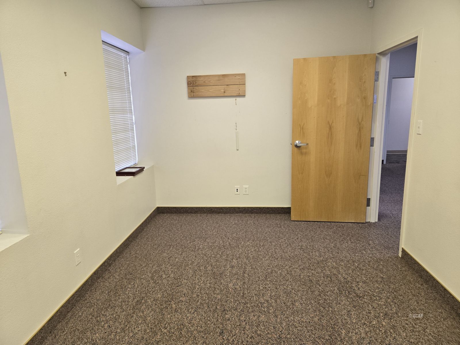 557 W Silver Street 206 Property Photo 6