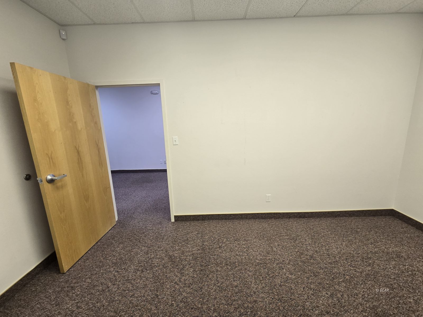 557 W Silver Street 206 Property Photo 8