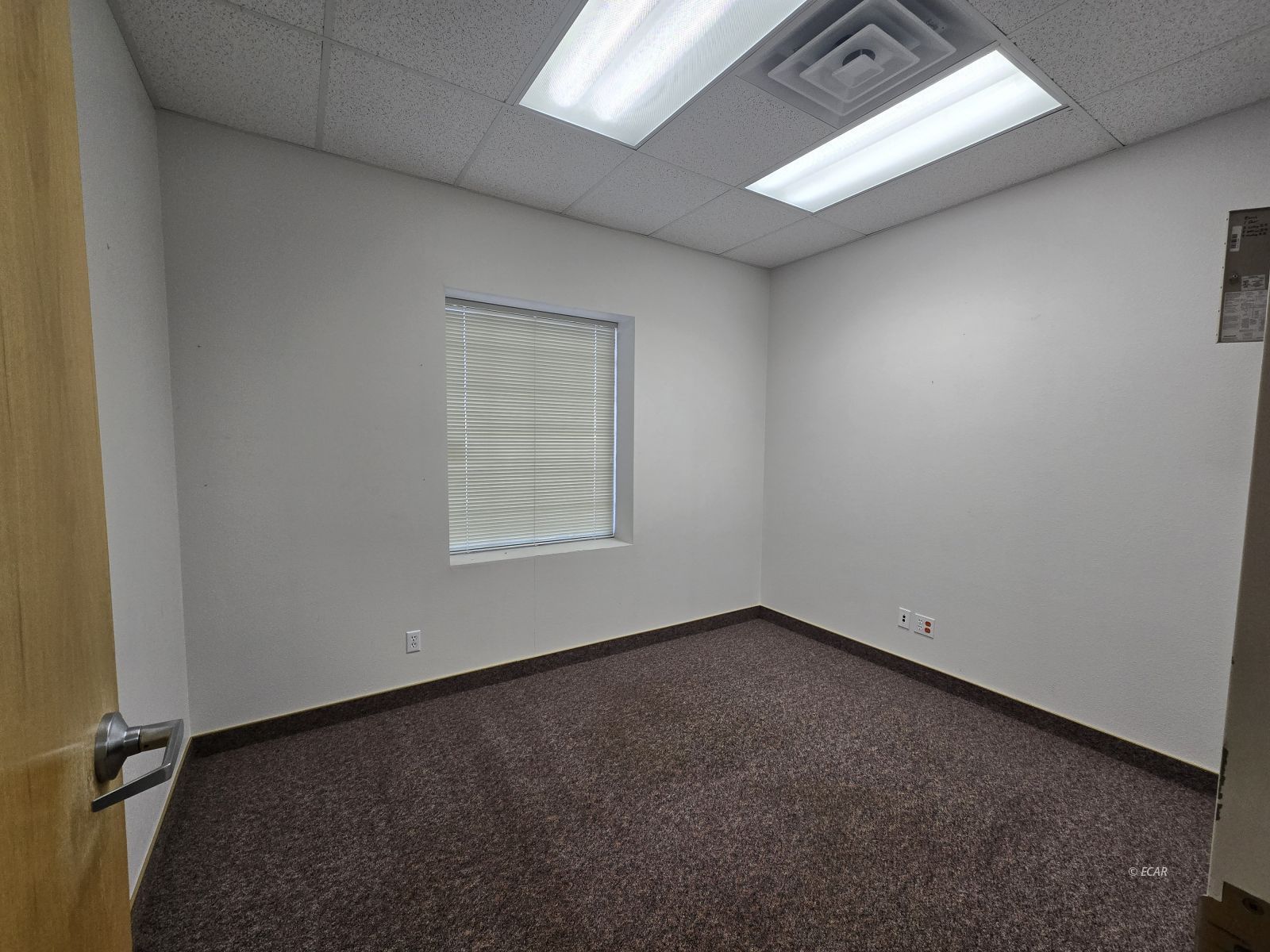 557 W Silver Street 206 Property Photo 9