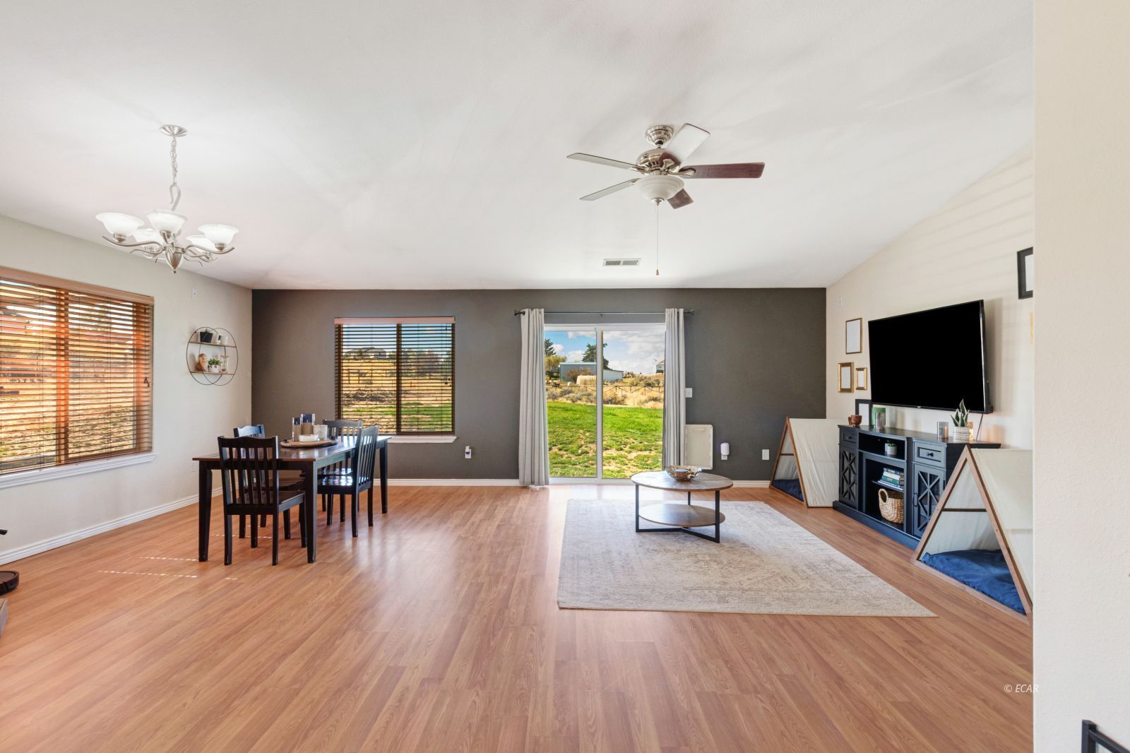 951 Blue Jay Drive Property Photo 2