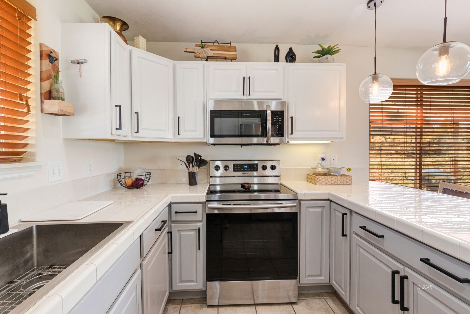 951 Blue Jay Drive Property Photo 8