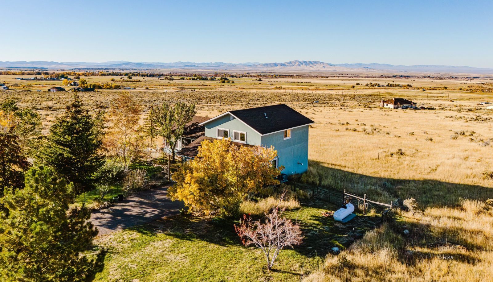 216 Dysart Circle Property Photo 3