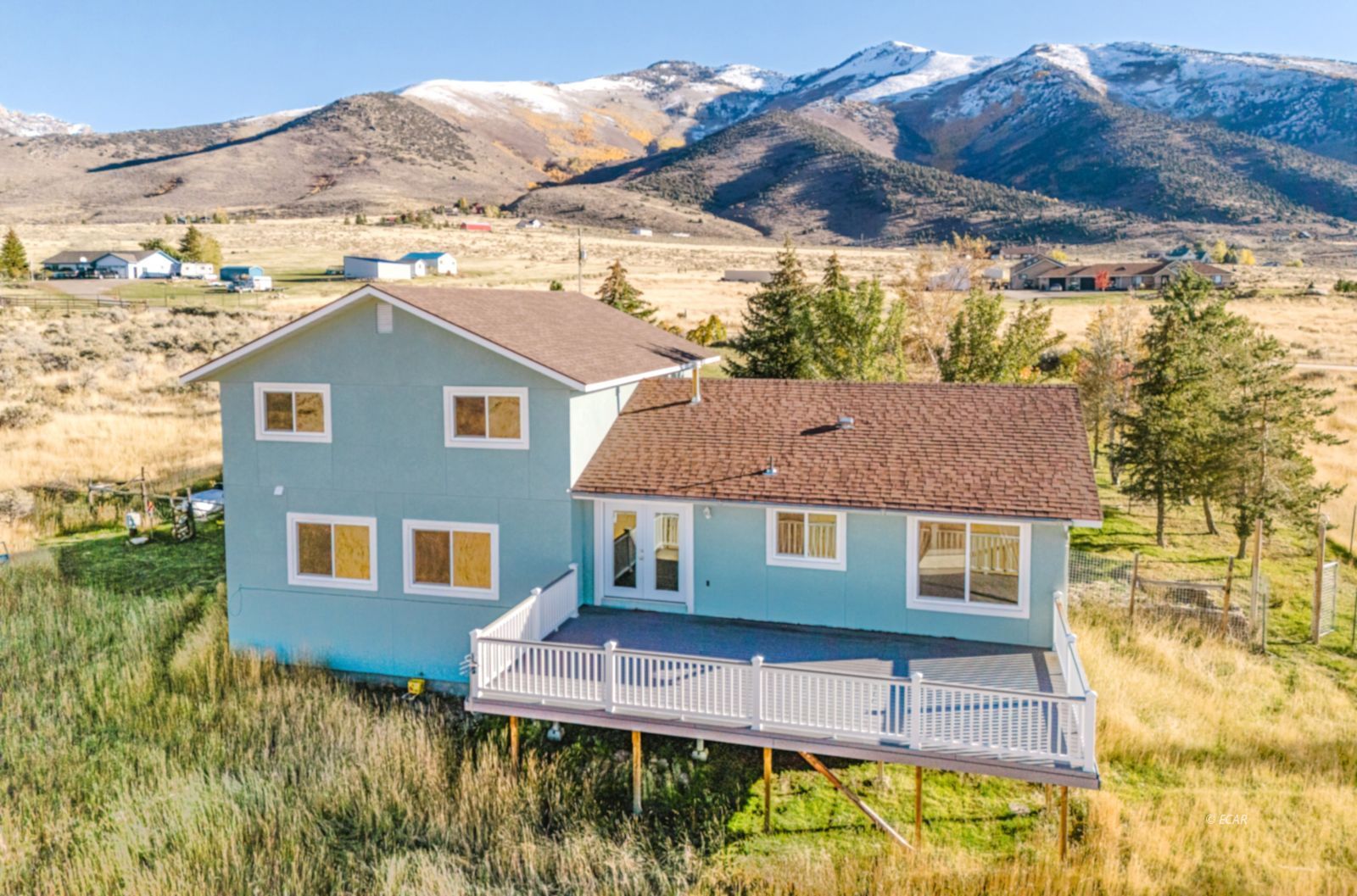 216 Dysart Circle Property Photo 5