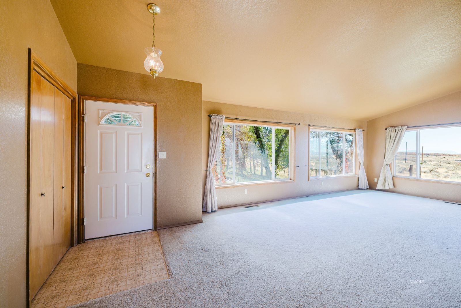 216 Dysart Circle Property Photo 8