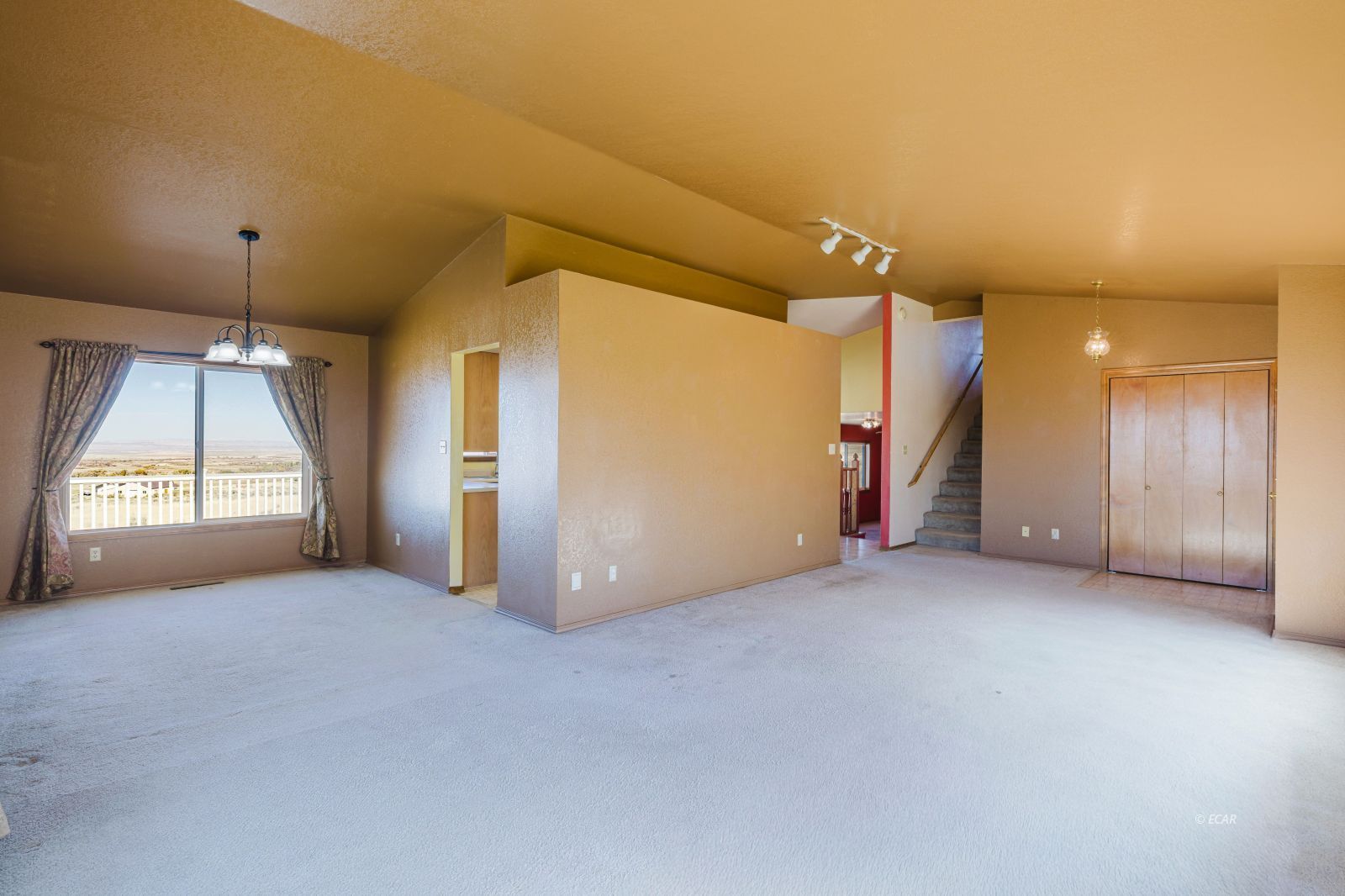 216 Dysart Circle Property Photo 9