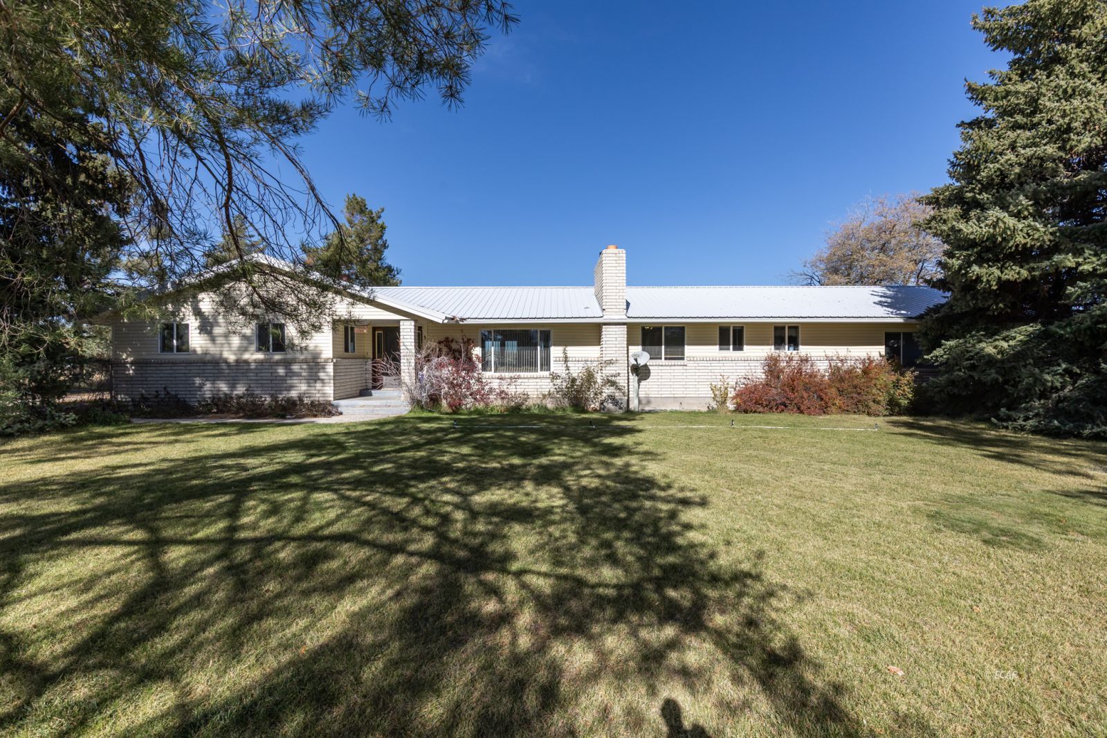 141 Country Club Parkway Property Photo 2