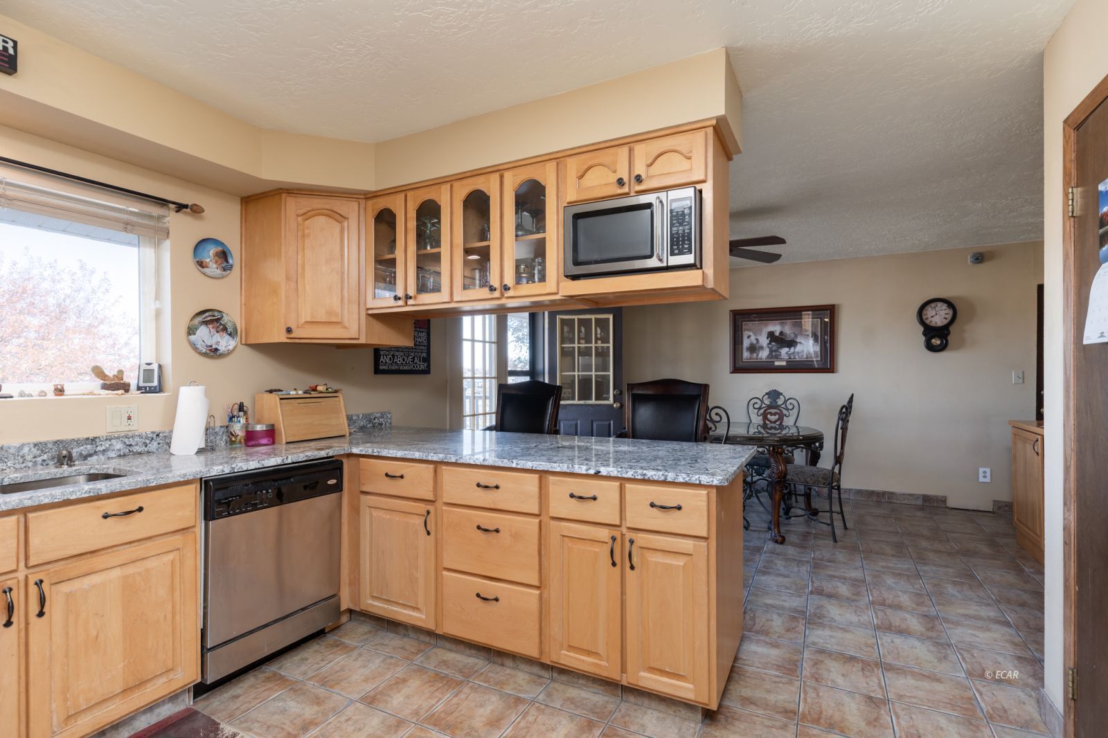 141 Country Club Parkway Property Photo 4