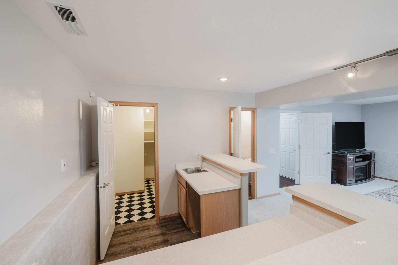 221 Lyndhurst Lane Property Photo 29