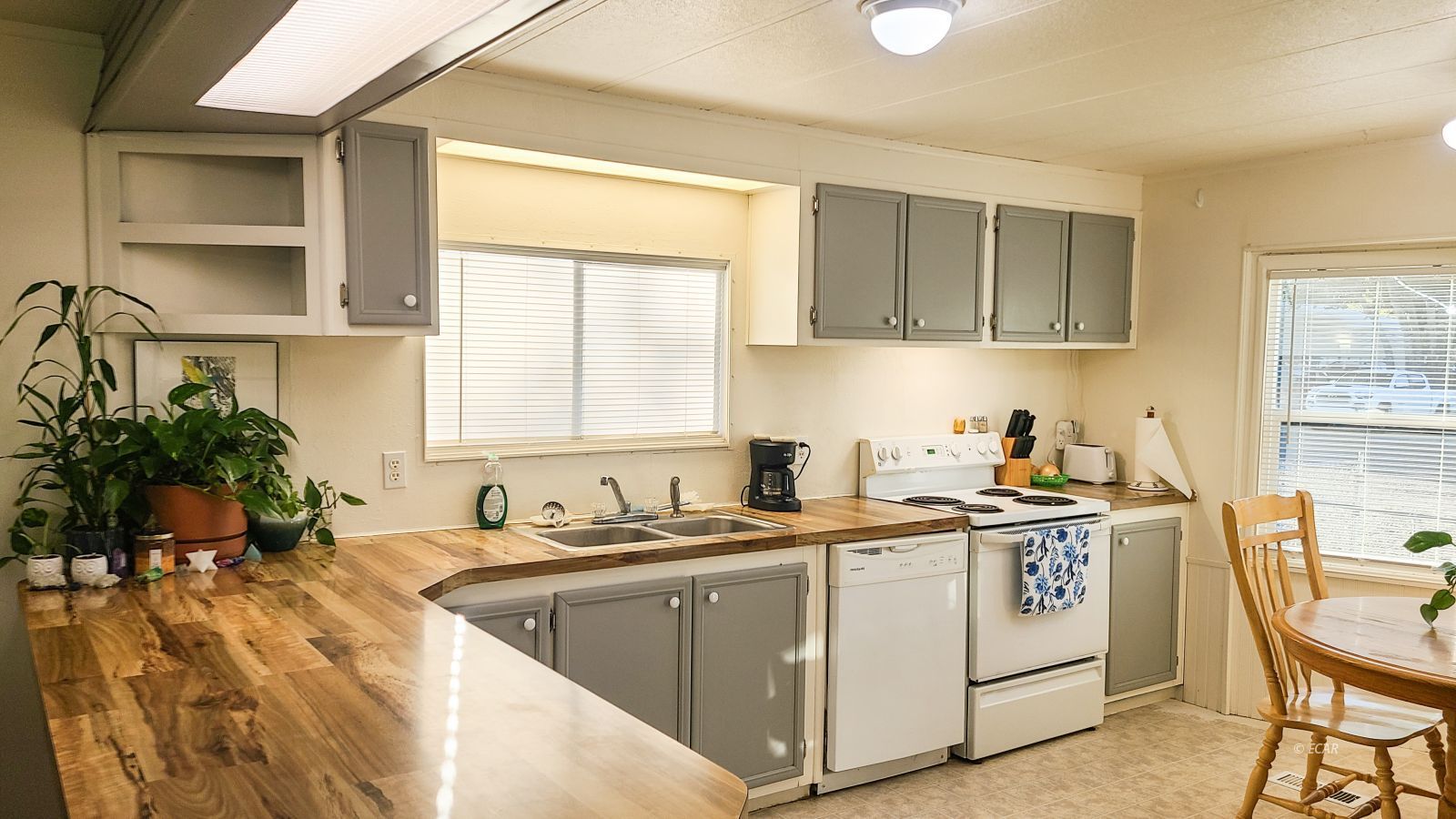 1121 Cedar Street Property Photo 6