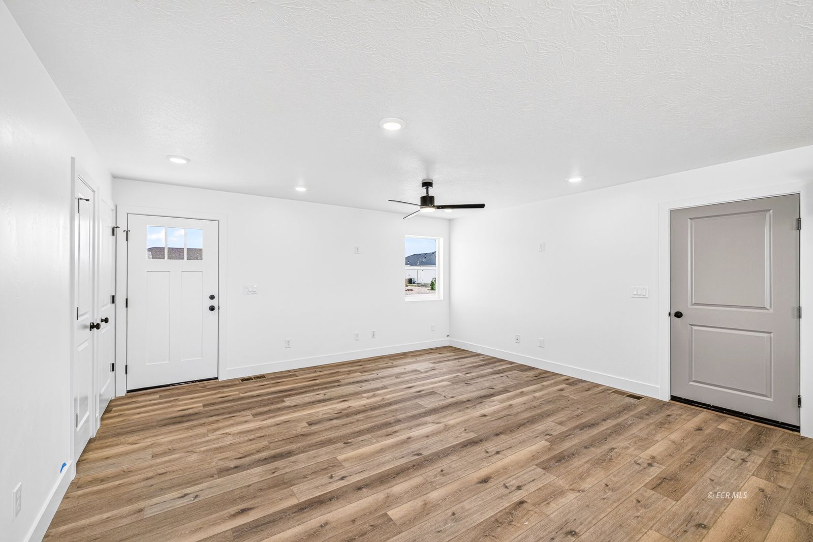 1250 Primrose Lane Property Photo 3