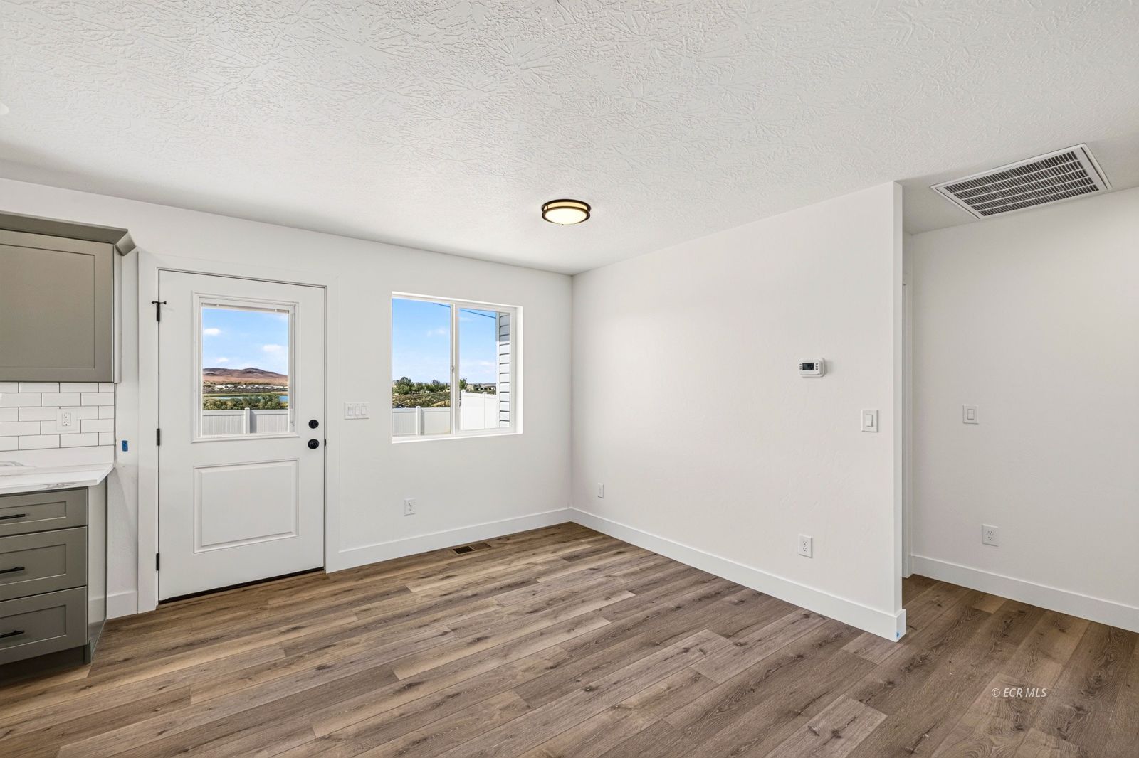 1250 Primrose Lane Property Photo 8
