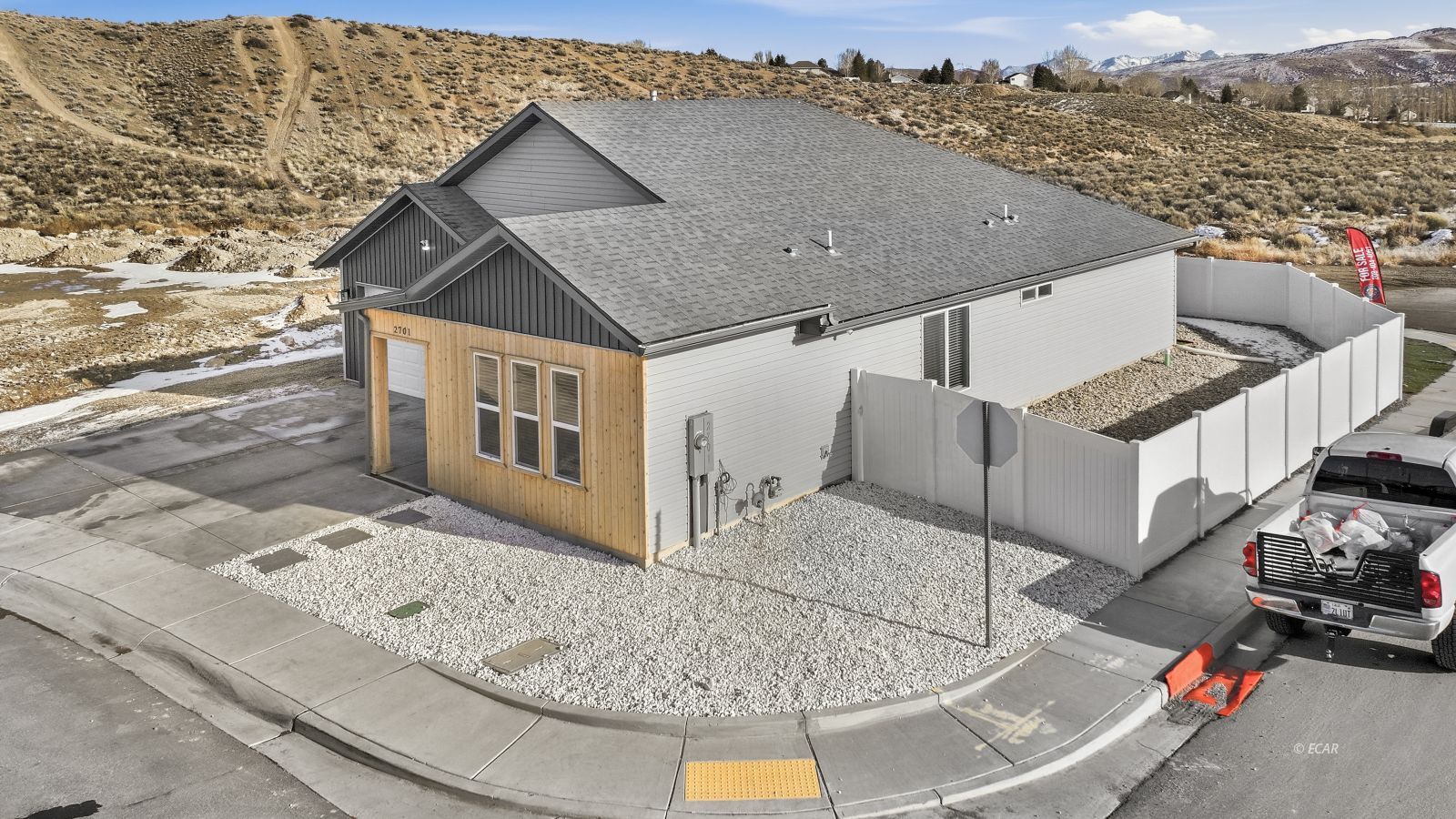 2701 Quartz Drive Property Photo 2