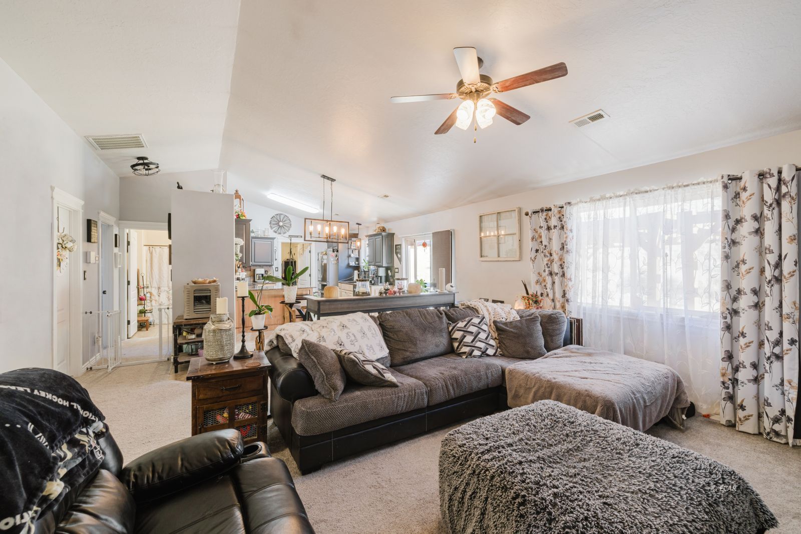 1151 Amber Way Property Photo 5