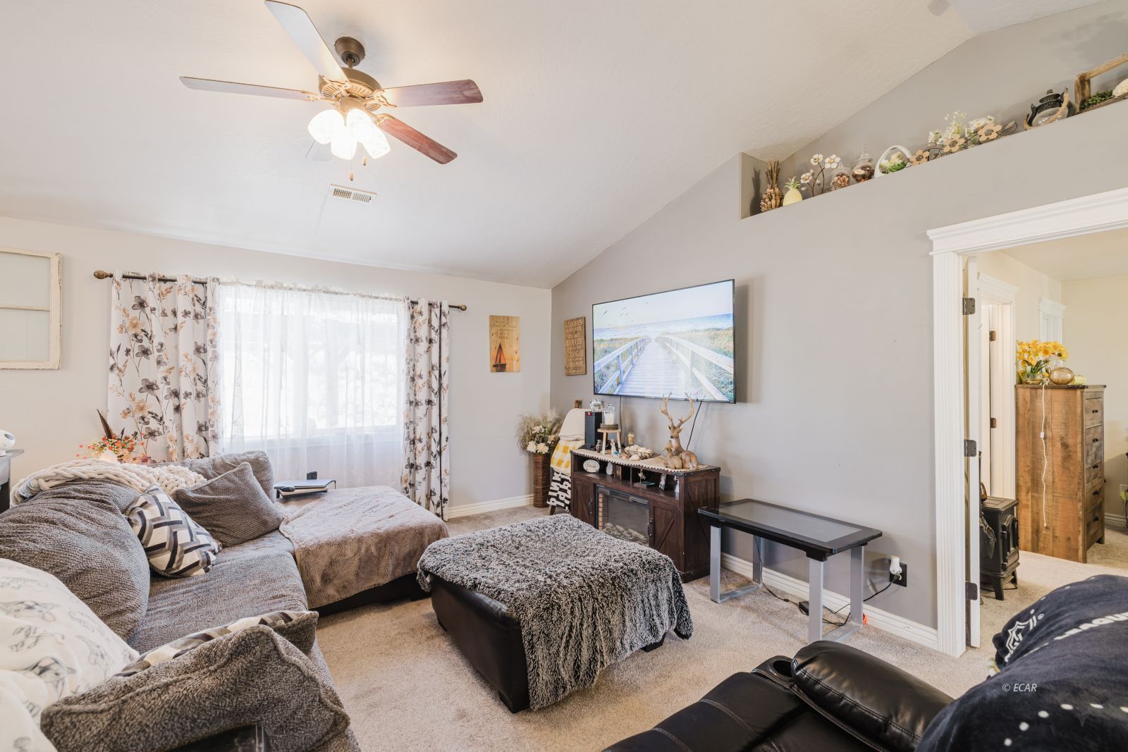 1151 Amber Way Property Photo 6