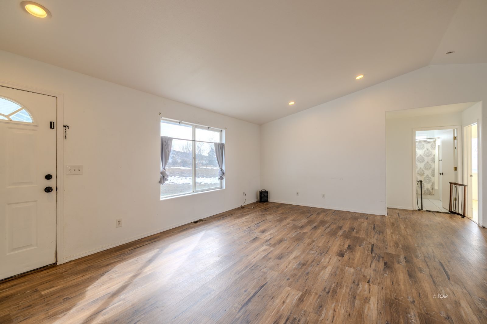 451 White Oak Drive Property Photo 4