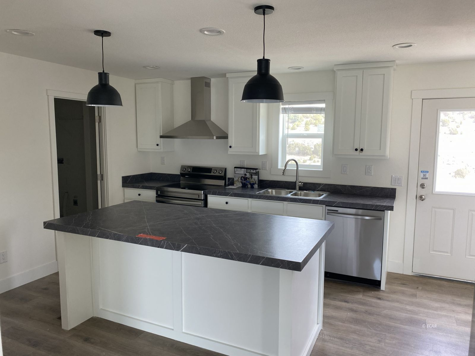 2155 Mcclellan Avenue Property Photo 3