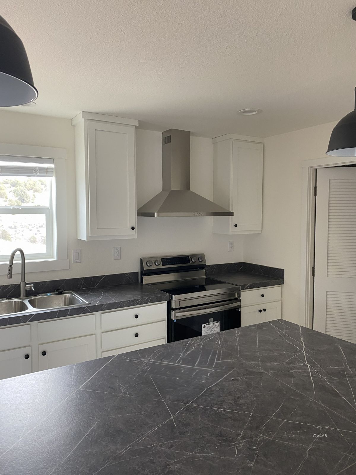 2155 Mcclellan Avenue Property Photo 4