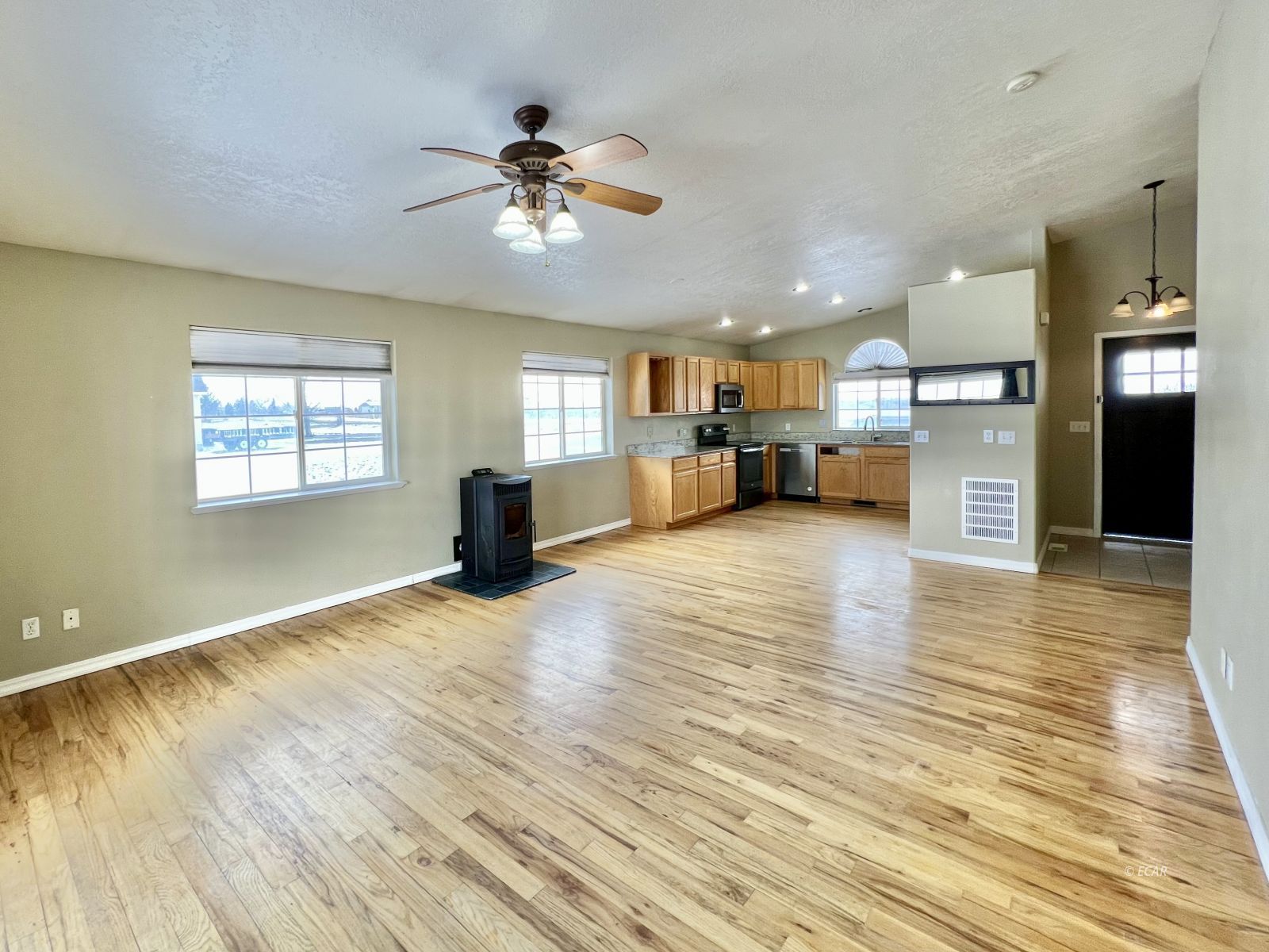 262 Glenvista Drive Property Photo 3