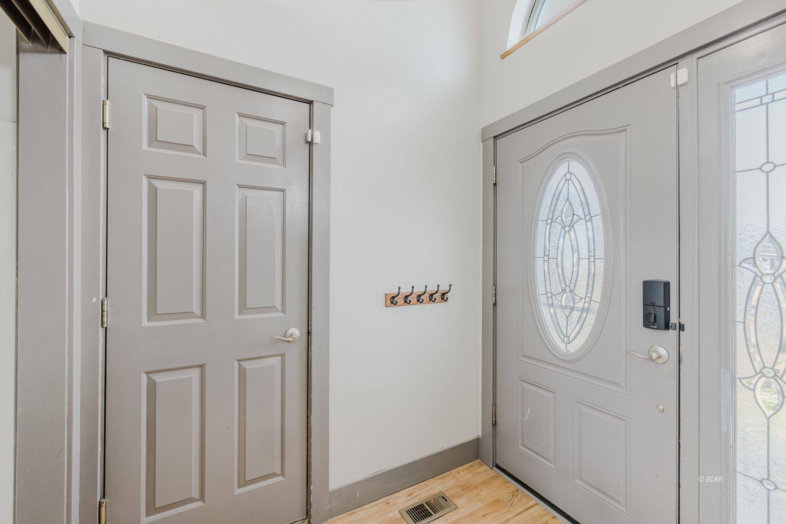 135 Glenvista Drive Property Photo 5