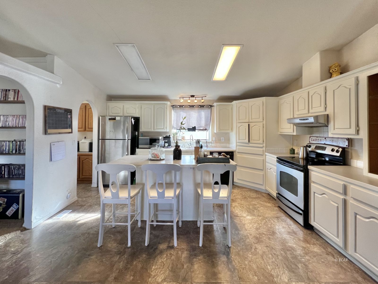 466 Brent Drive Property Photo 2