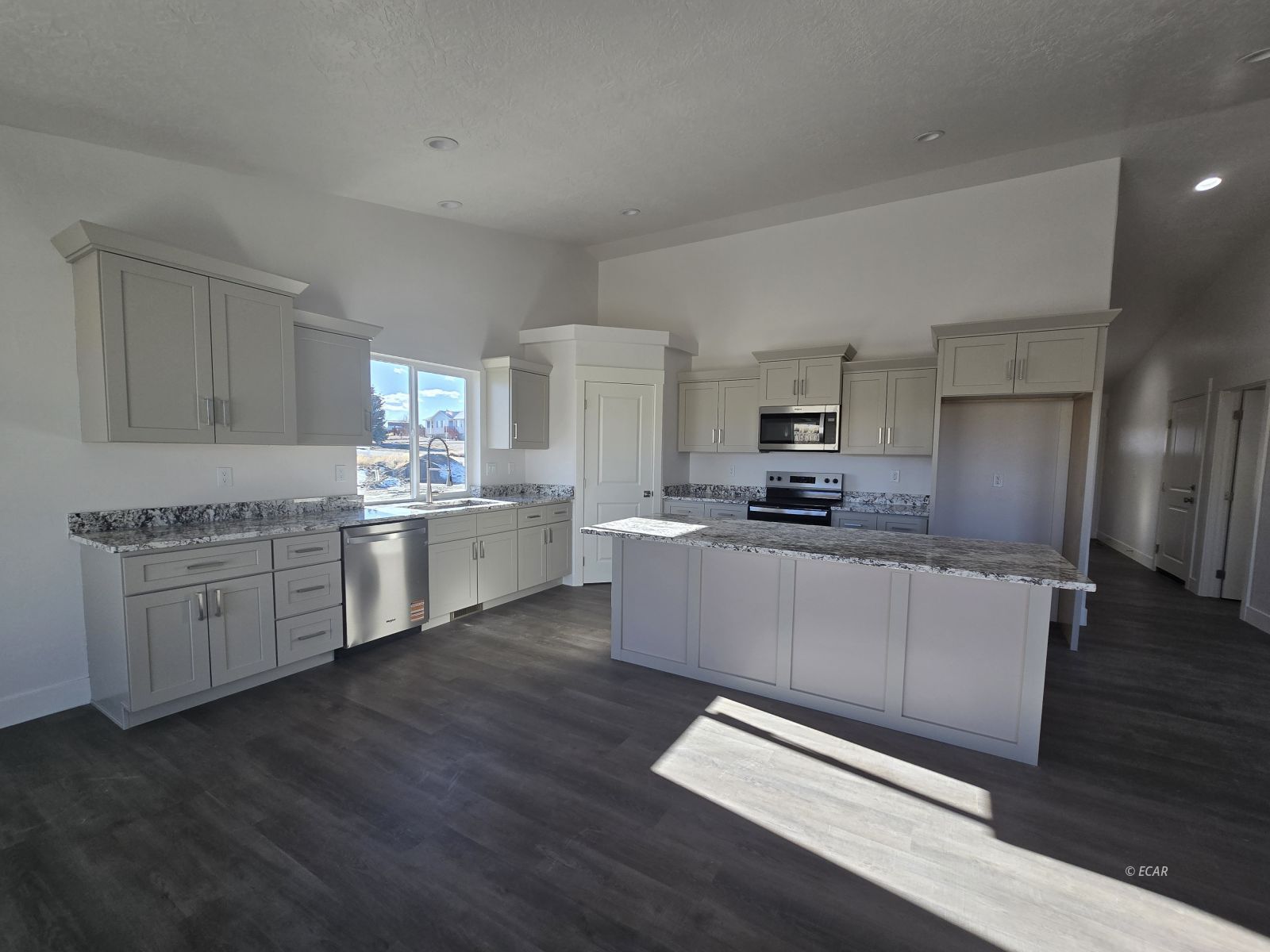 208 Spring Creek Parkway Property Photo 5