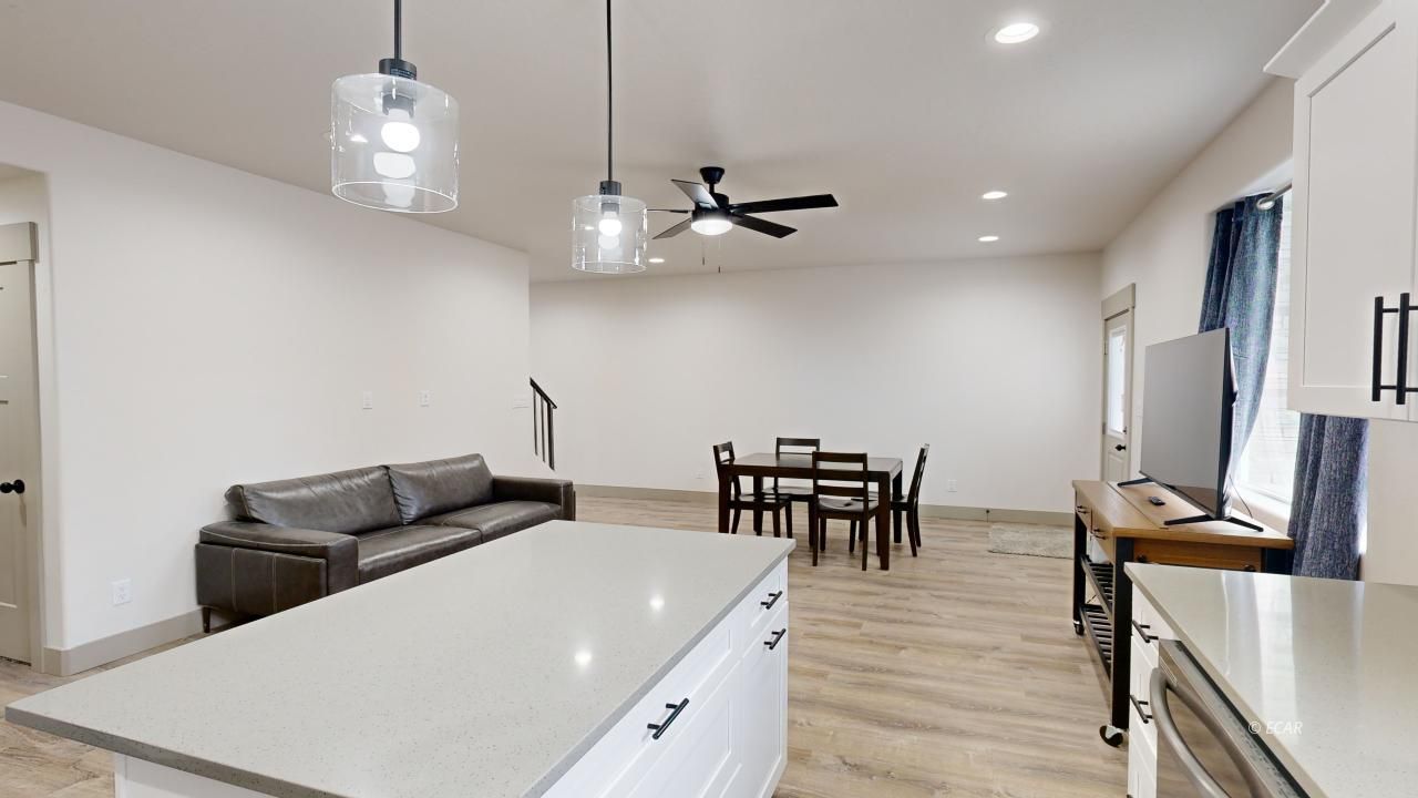 2427 N 5th Street Property Photo 3