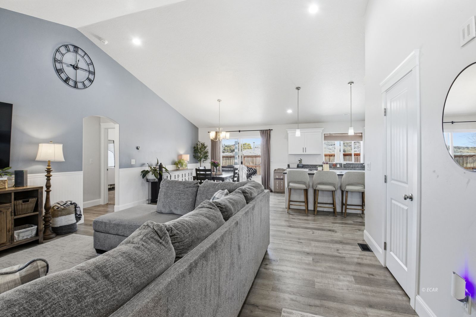 410 Edgebrook Lane Property Photo 2