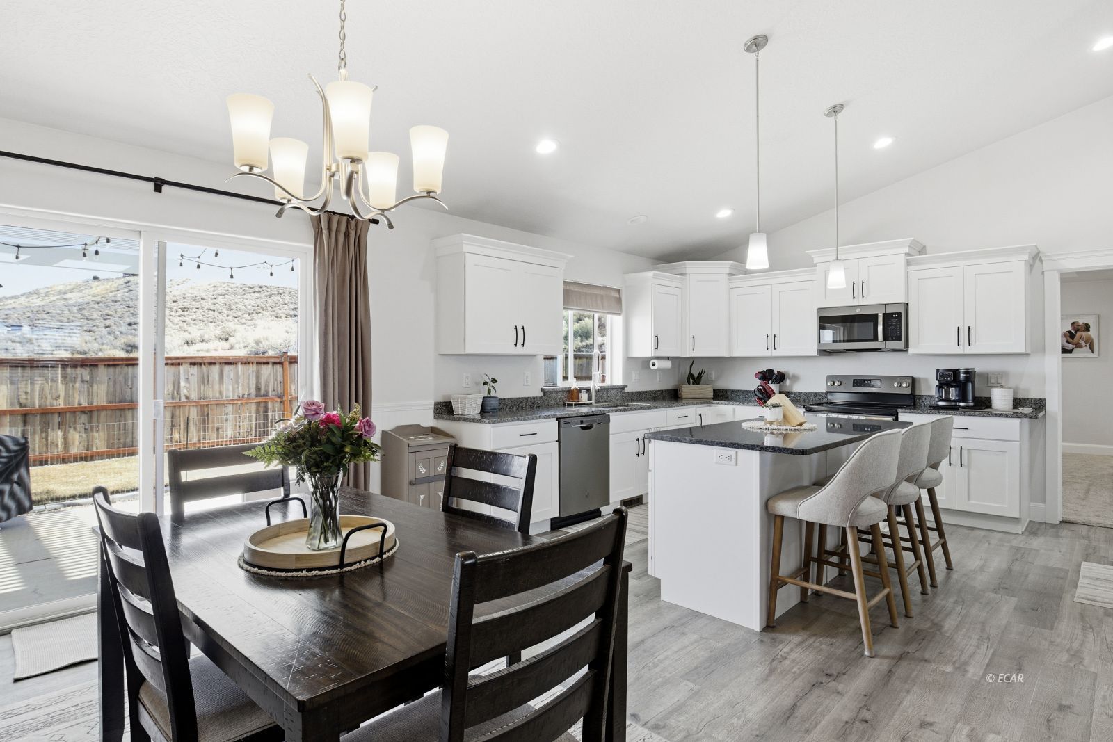 410 Edgebrook Lane Property Photo 4