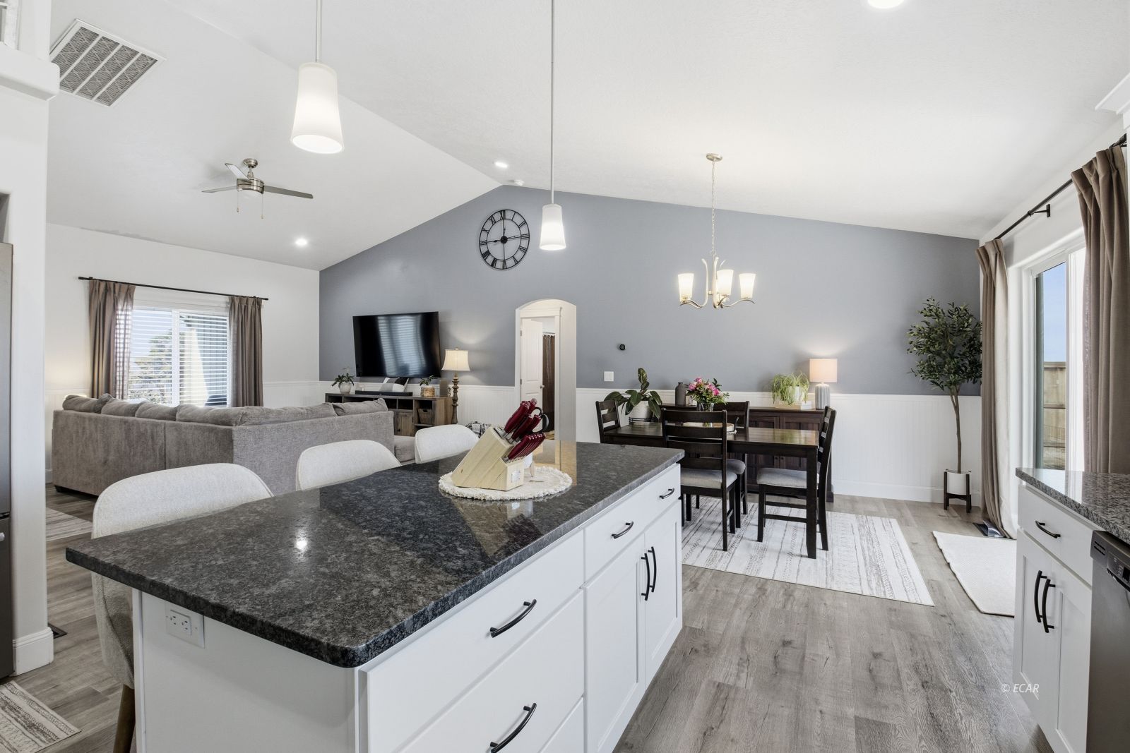 410 Edgebrook Lane Property Photo 6