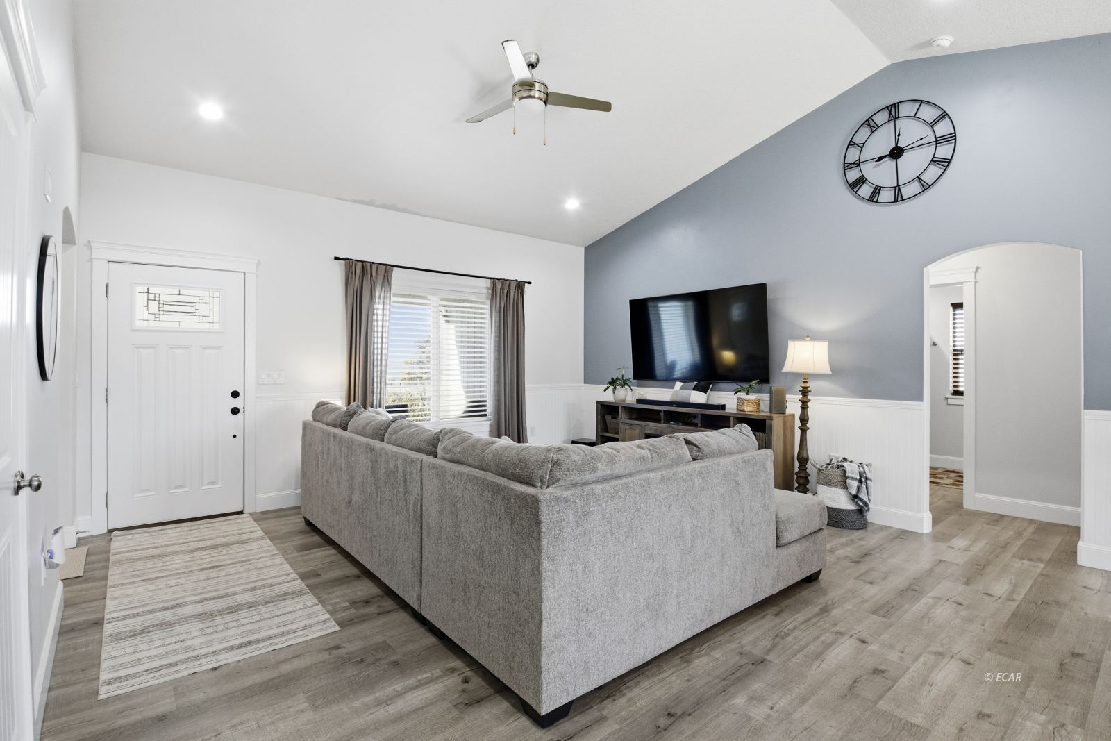 410 Edgebrook Lane Property Photo 9