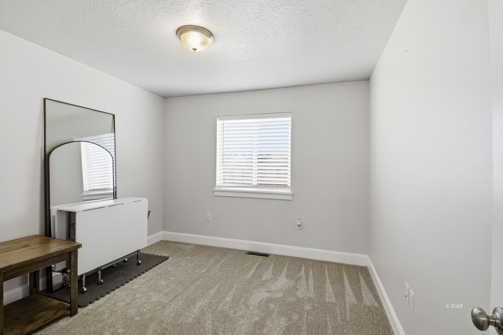 410 Edgebrook Lane Property Photo 15