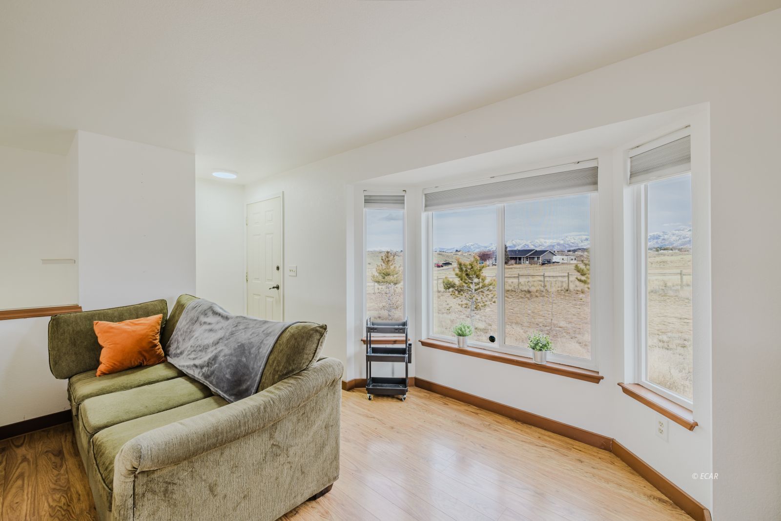 229 Glenvista Drive Property Photo 5