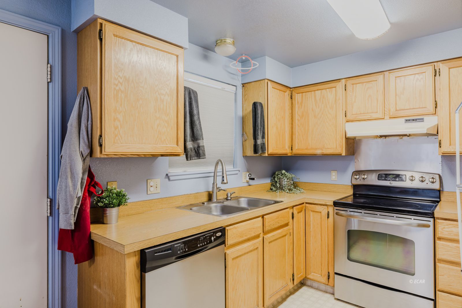 229 Glenvista Drive Property Photo 9